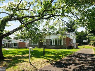 7942 OAK HILL DRIVE, CHELTENHAM, PA 19012