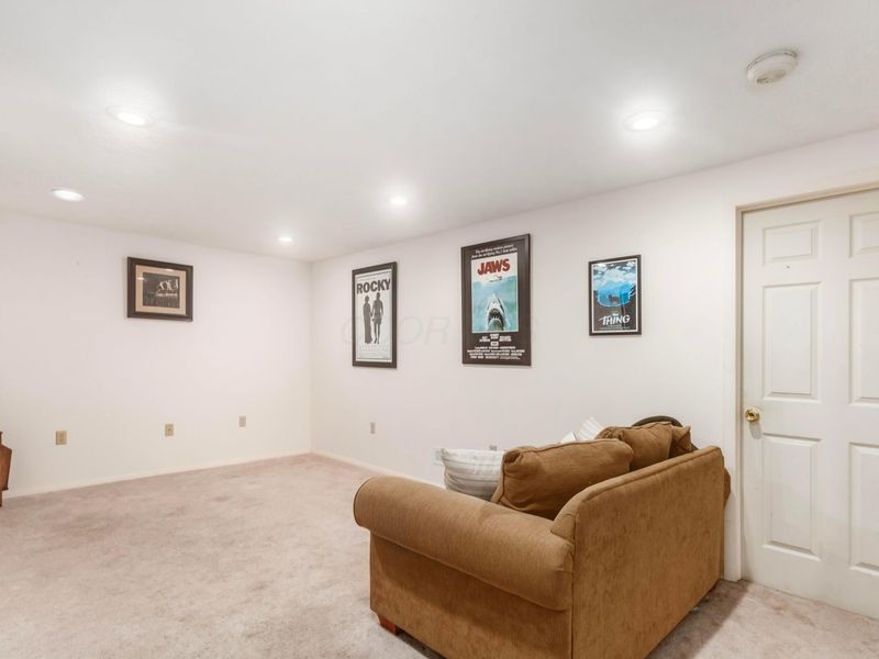 5912 Buechler Bend, Columbus, OH 43228 Photo 21