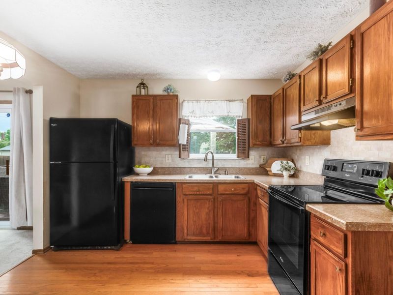 5912 Buechler Bend, Columbus, OH 43228 Photo 5