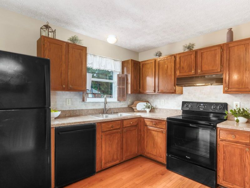 5912 Buechler Bend, Columbus, OH 43228 Photo 6