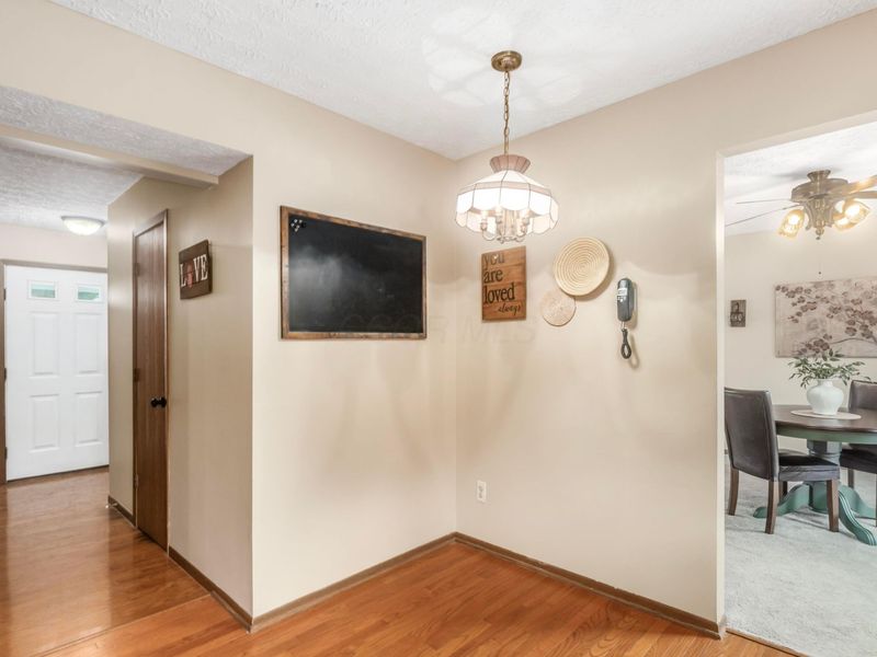 5912 Buechler Bend, Columbus, OH 43228 Photo 8