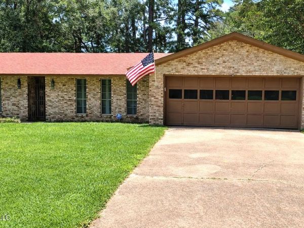 3407 Dundee Lane, Jackson, MS 39212