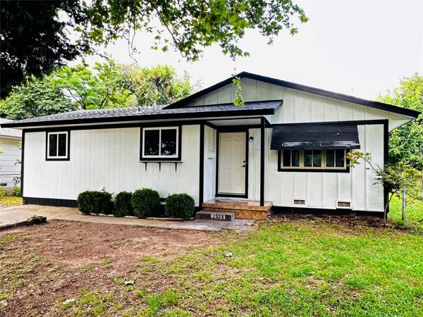 2323 S Olympia Street , Tulsa, OK 74107