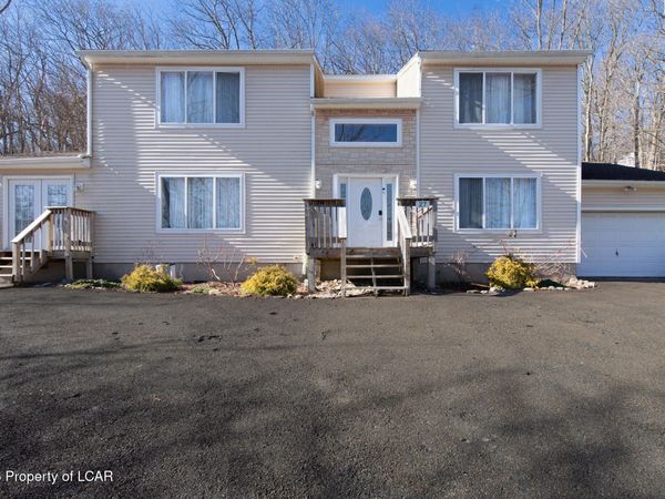 27 Brunswick Drive, Mt Pocono, PA 18344