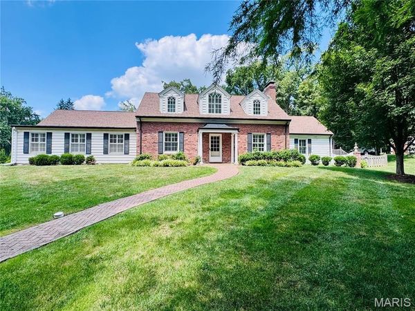 27 Ellsworth Lane , Ladue, MO 63124
