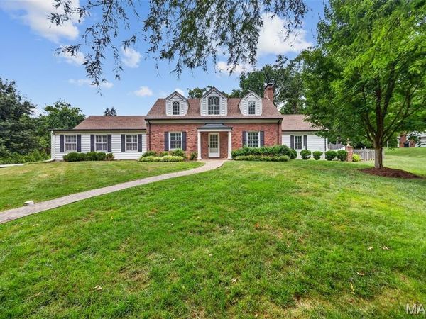 27 Ellsworth Lane, Ladue, MO 63124