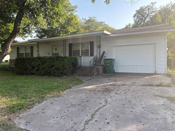 307 S Avenue P , Clifton, TX 76634