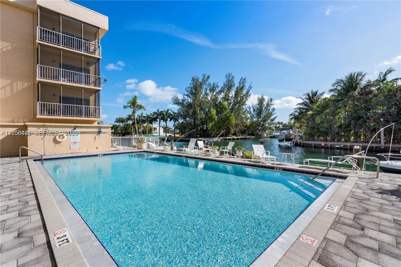 2640 NE 135th St, Unit 406, North Miami, FL 33181 Photo