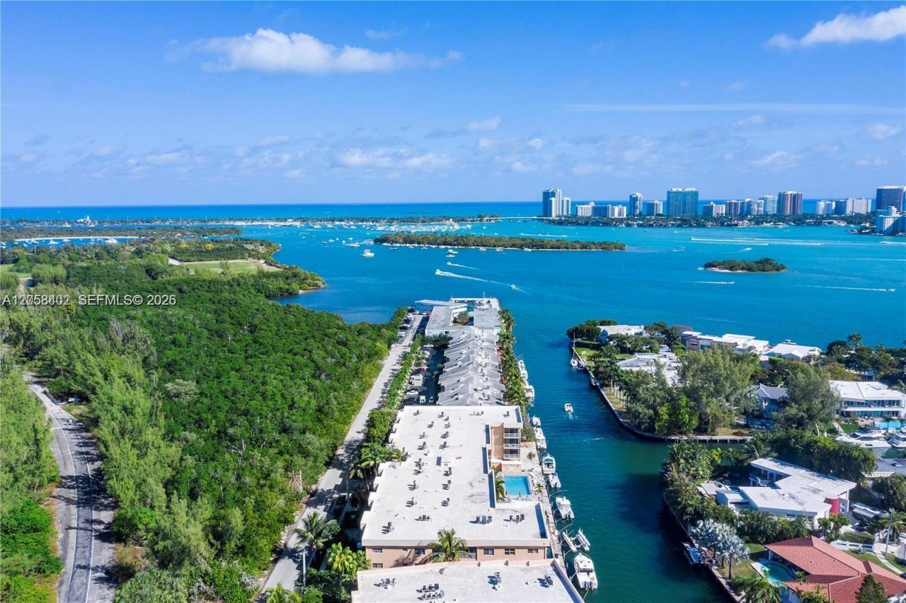 2640 NE 135th St, Unit 406, North Miami, FL 33181 Photo