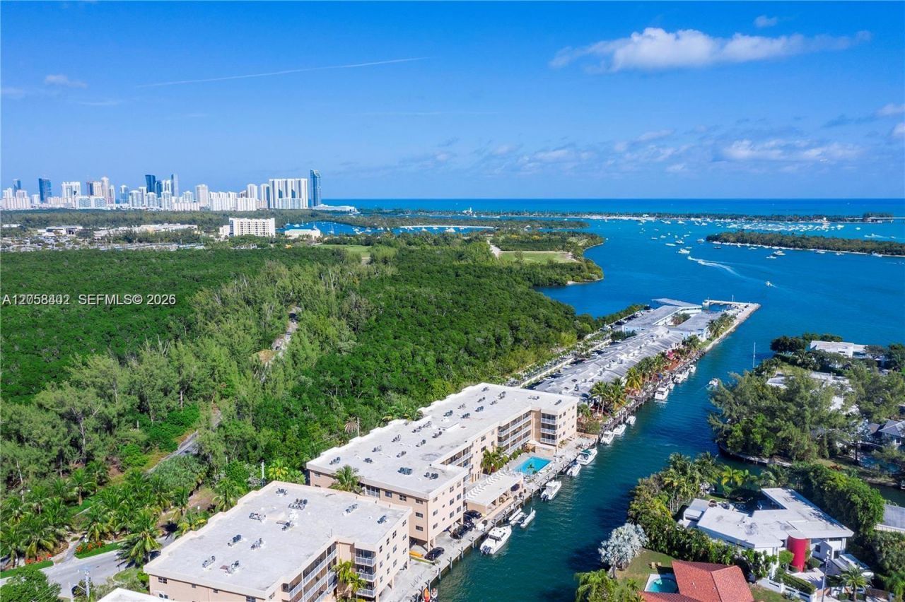 2640 NE 135th St, Unit 406, North Miami, FL 33181 Photo