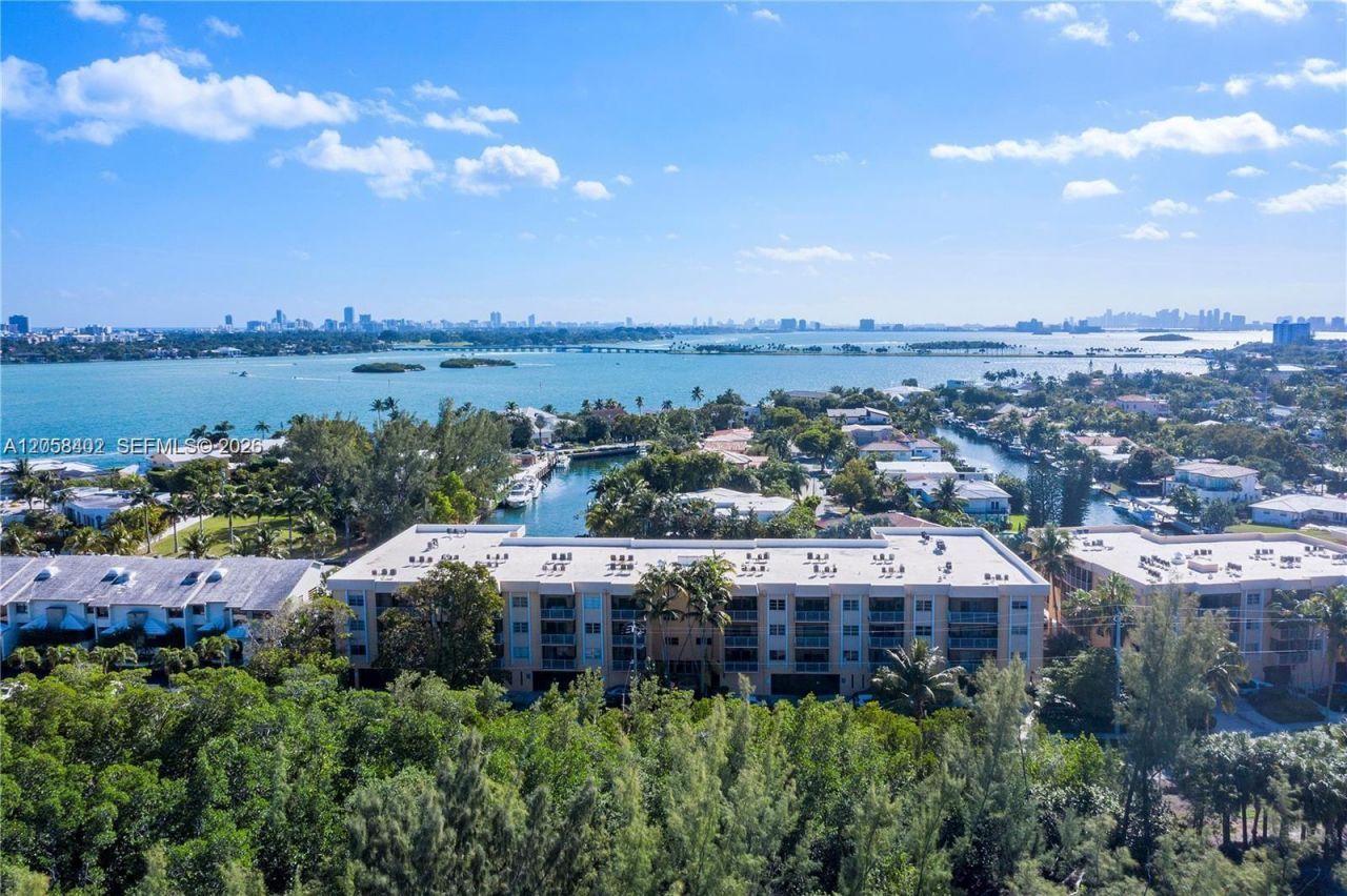 2640 NE 135th St, Unit 406, North Miami, FL 33181 Photo
