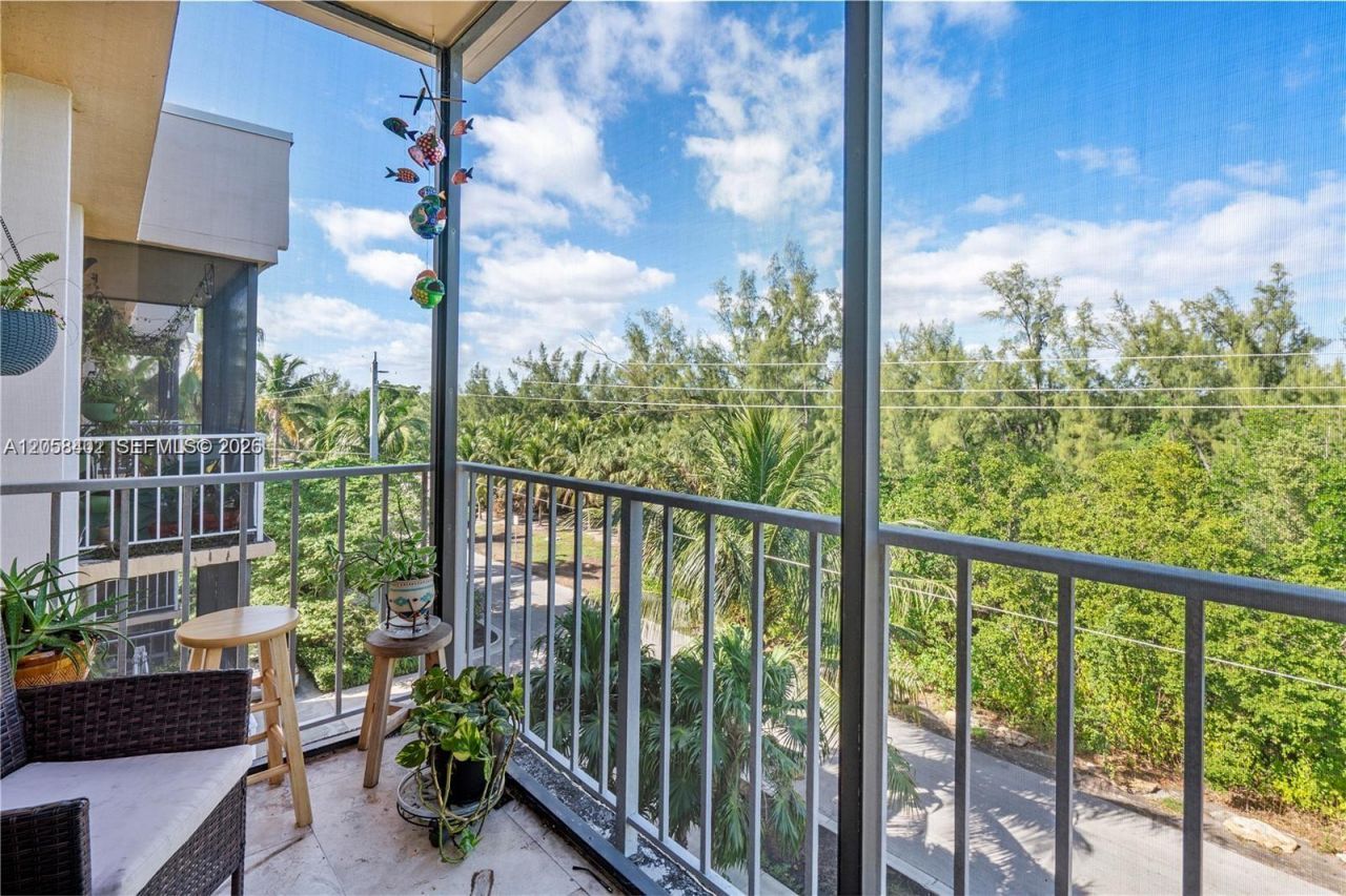 2640 NE 135th St, Unit 406, North Miami, FL 33181 Photo