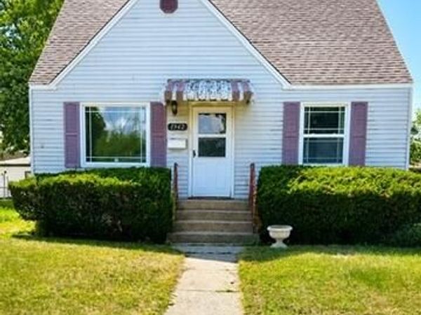 1942 Cleveland Street , Gary, IN 46404