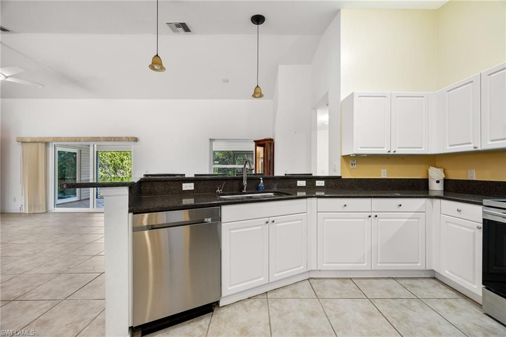 4406 Lake Heather Cir, Saint James City, FL 33956 Photo