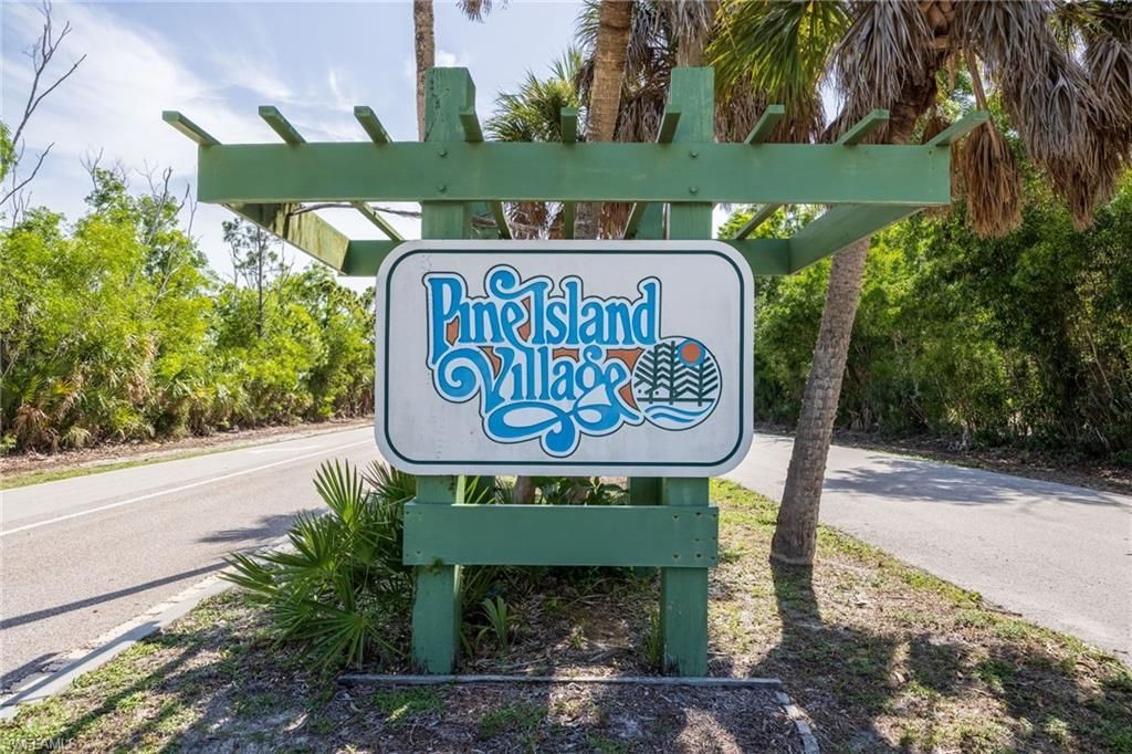 4406 Lake Heather Cir, Saint James City, FL 33956 Photo