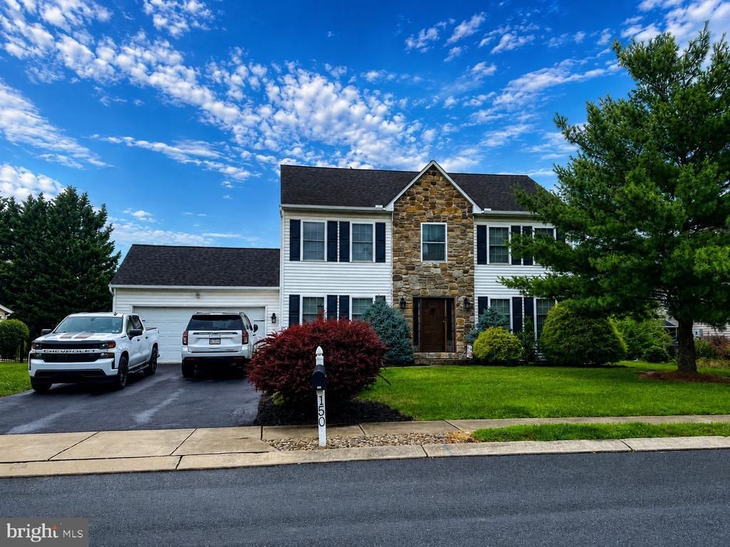 150 OLDE HICKORY ROAD, MOUNT WOLF, PA 17347
