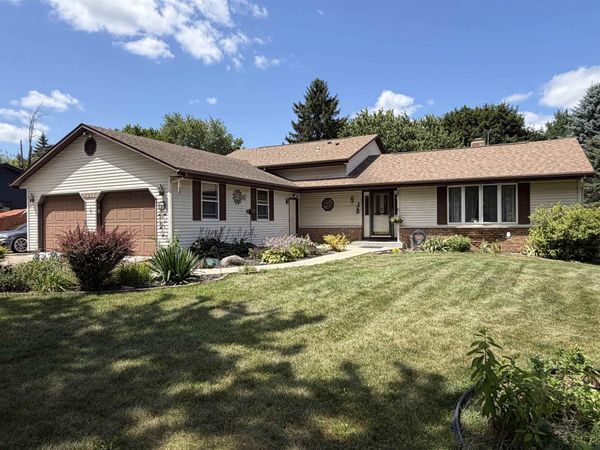 5201 N Grandeur Drive, Milton, WI 53563