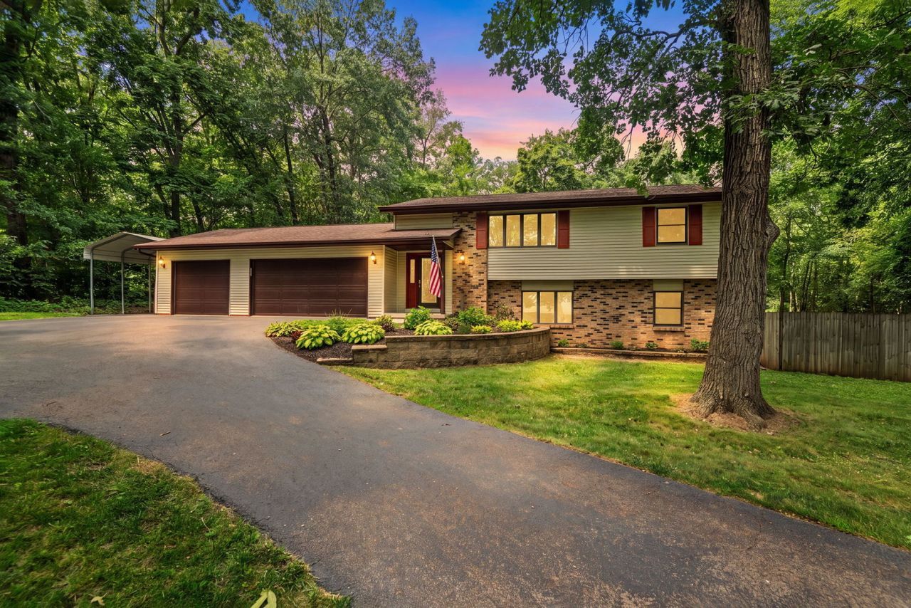 6475 Possum Trail , Oregon, IL 61061