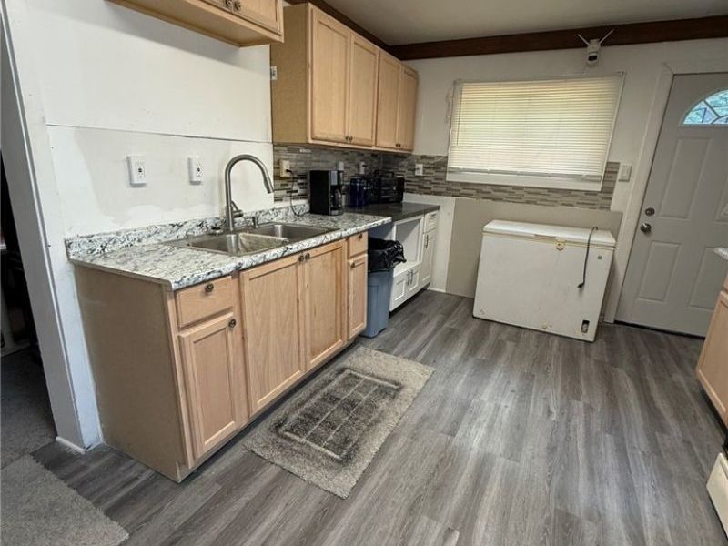16812 Endora Road, Cleveland, OH 44112 Photo 4