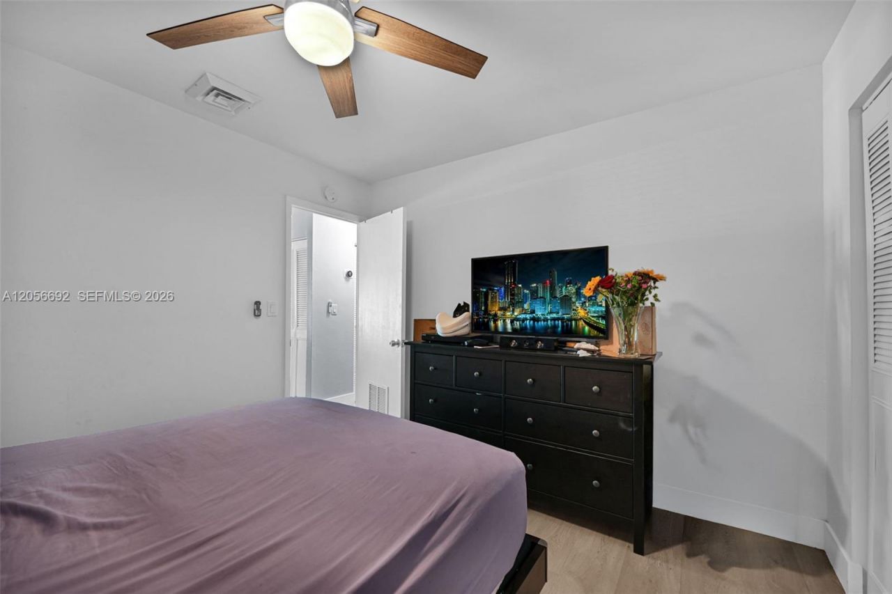 3231 SW 25th St , Miami, FL 33133 Photo