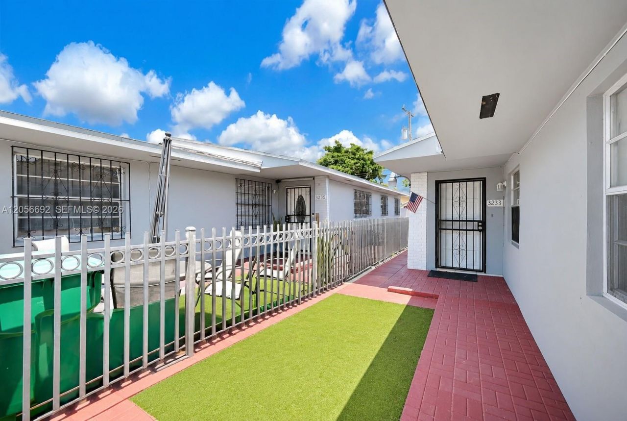 3231 SW 25th St , Miami, FL 33133 Photo