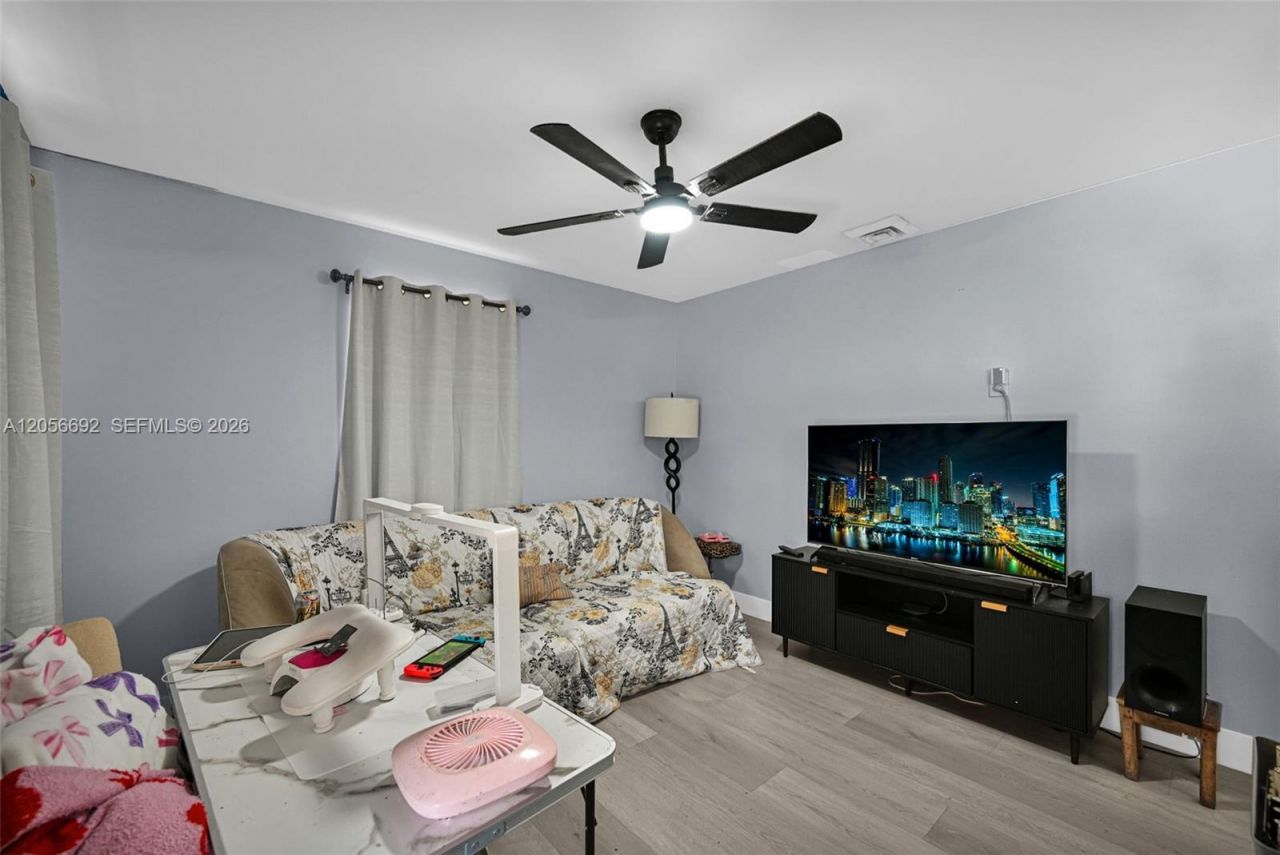 3231 SW 25th St , Miami, FL 33133 Photo