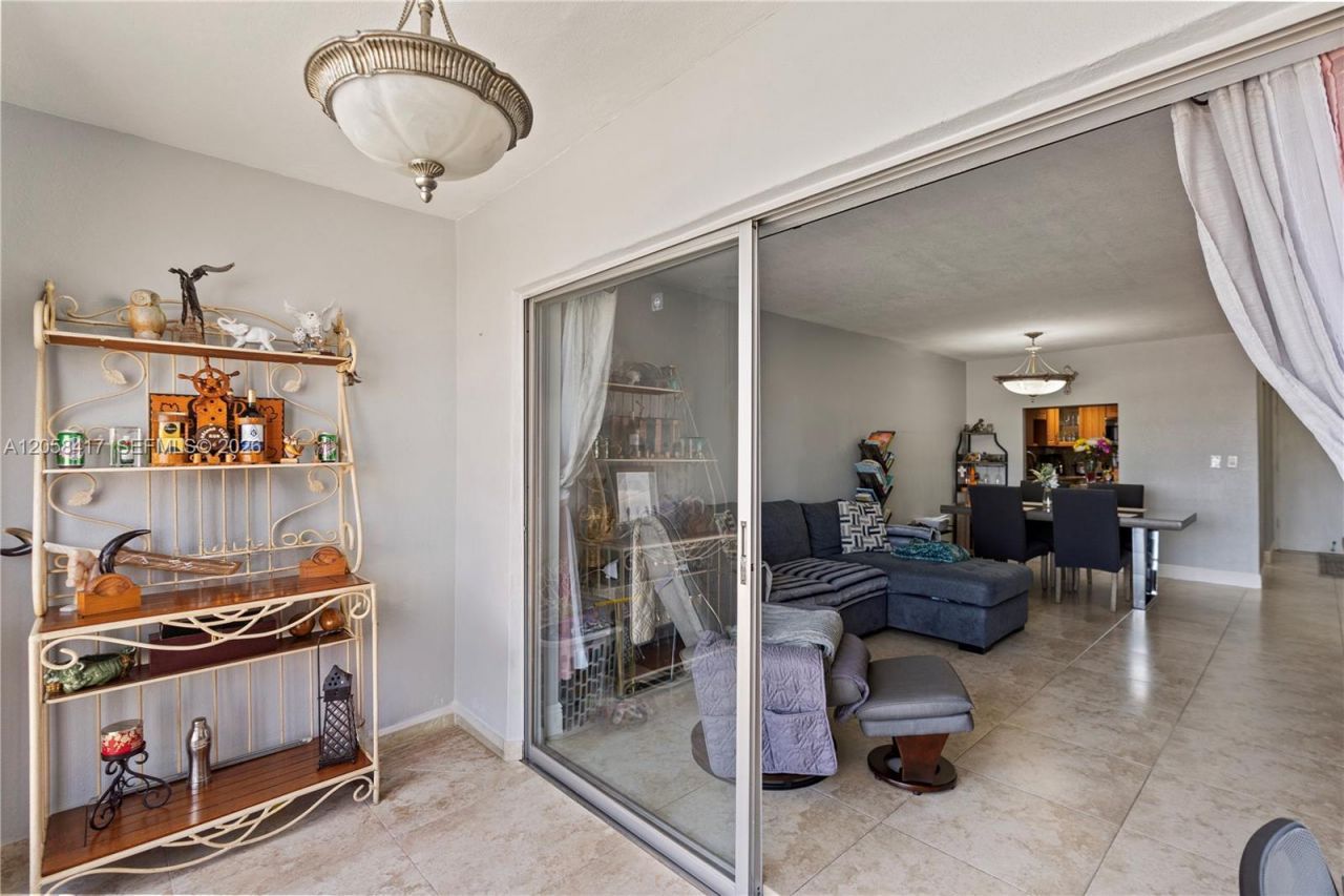 6215 W 20th Ave, Unit 402, Hialeah, FL 33012 Photo
