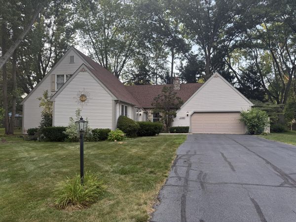 2054 Chippenanuck Court , Valparaiso, IN 46385