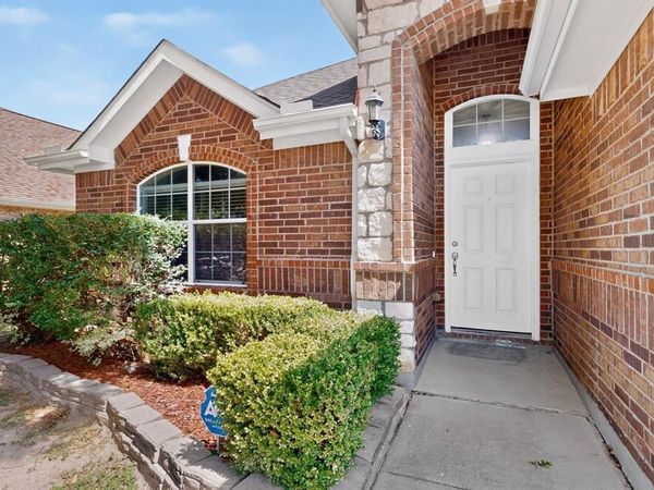 1320 Clearwater Drive , Grand Prairie, TX 75052