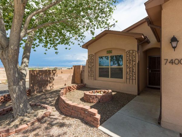 7400 Sombrillo Avenue SW, Albuquerque, NM 87121
