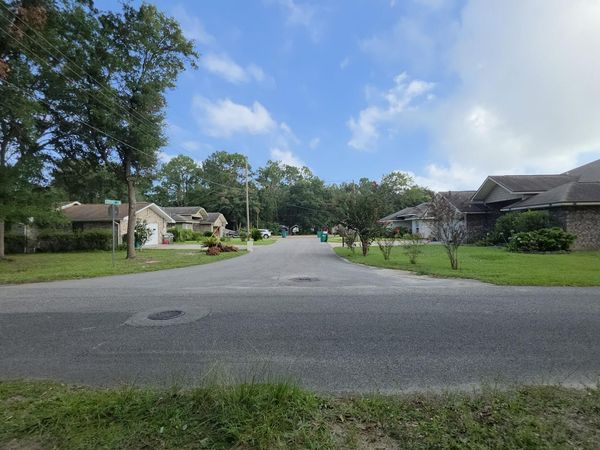 2 Sarah Lane, Fort Walton Beach, FL 32547
