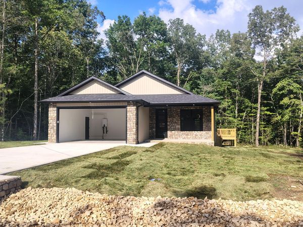 131 Rowewood Lane, Crossville, TN 38558