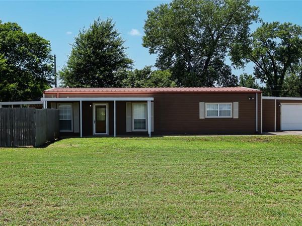 711 Airport Road, Prague, OK 74864