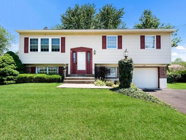 869 LONGSTRETH ROAD , WARMINSTER, PA 18974