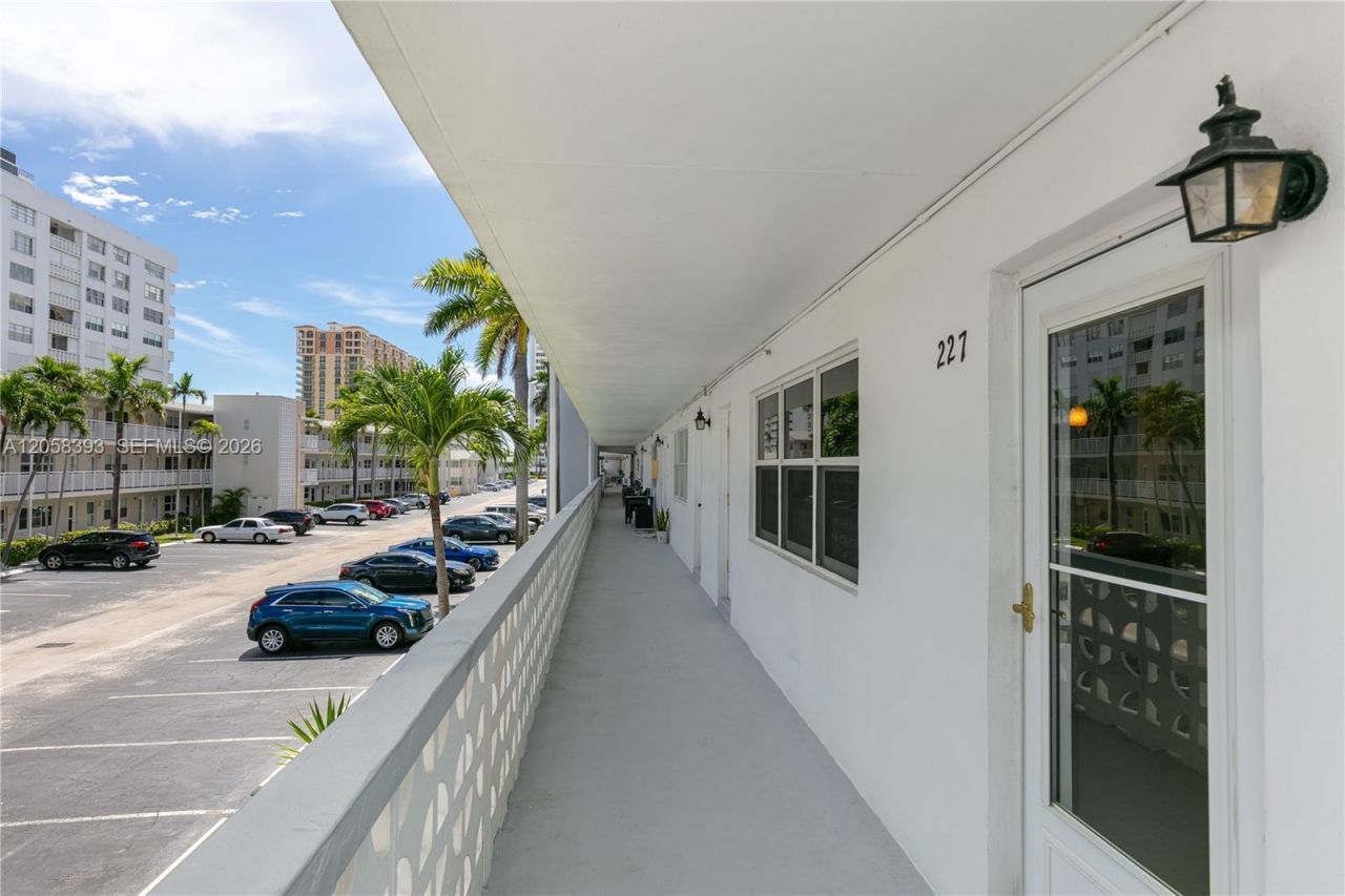 3135 S Ocean Dr , Unit 227, Hallandale Beach, FL 33009 Photo