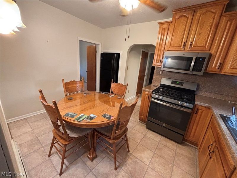 831 Whitcomb Road, Cleveland, OH 44110 Photo 13