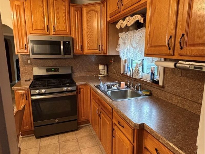 831 Whitcomb Road, Cleveland, OH 44110 Photo 14