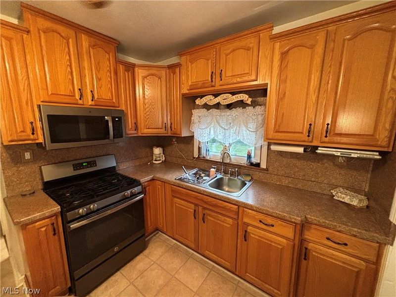 831 Whitcomb Road, Cleveland, OH 44110 Photo 15