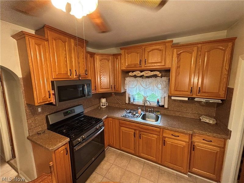 831 Whitcomb Road, Cleveland, OH 44110 Photo 16