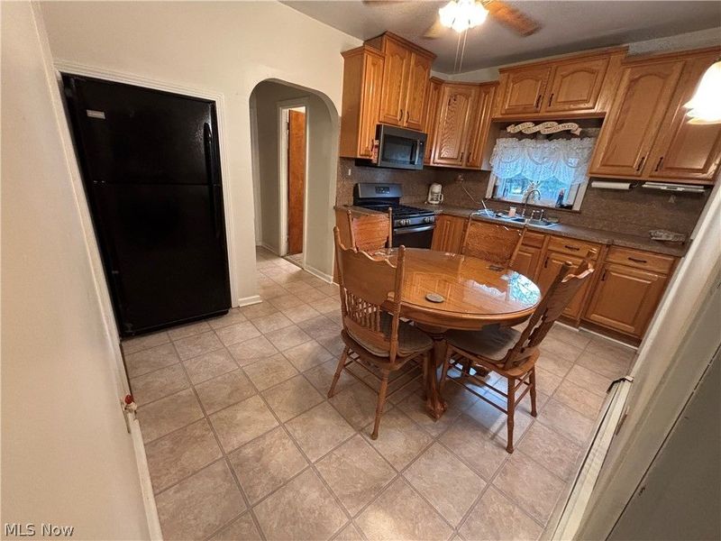 831 Whitcomb Road, Cleveland, OH 44110 Photo 17