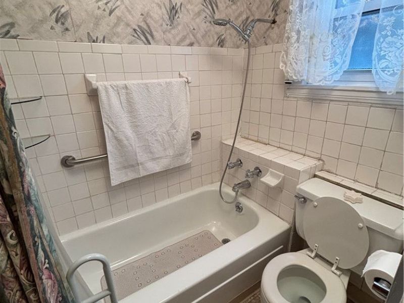 831 Whitcomb Road, Cleveland, OH 44110 Photo 25