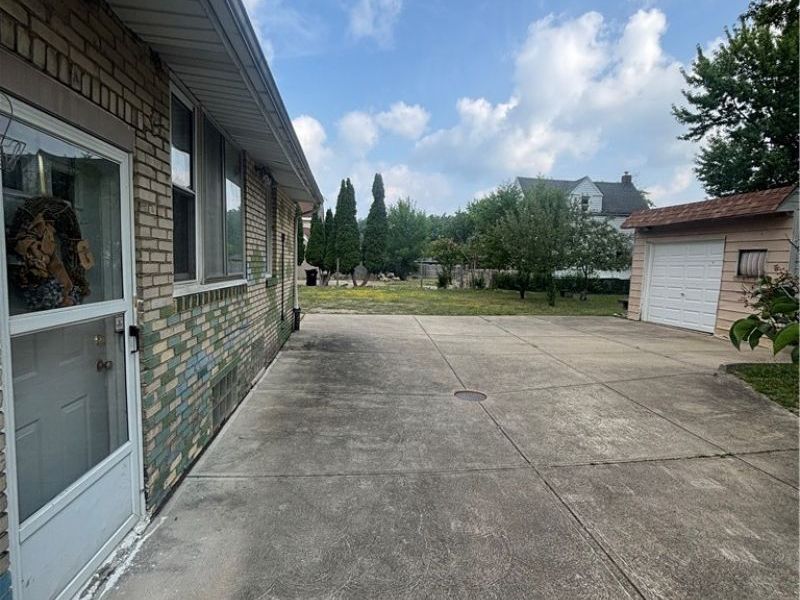 831 Whitcomb Road, Cleveland, OH 44110 Photo 45