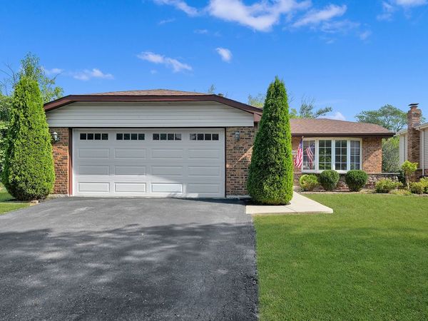 8840 Leslie Drive , Orland Hills, IL 60487