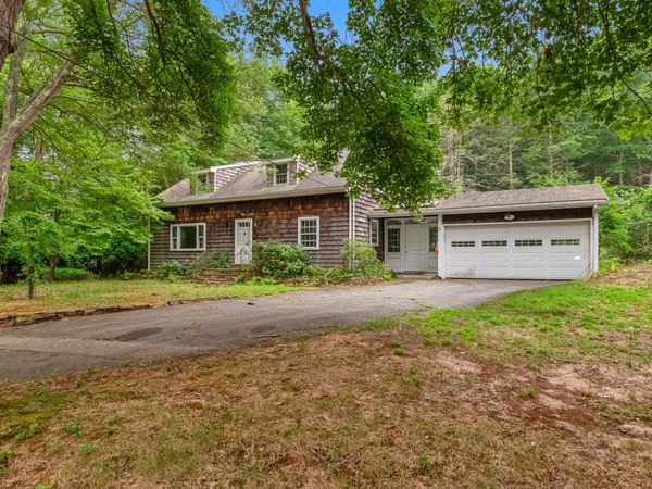 166 Pine St, Manchester, MA 01944
