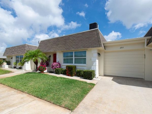 6915 VERSAILLES N, PINELLAS PARK, FL 33781
