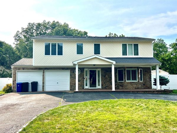 18 melrose , Commack, NY 11725