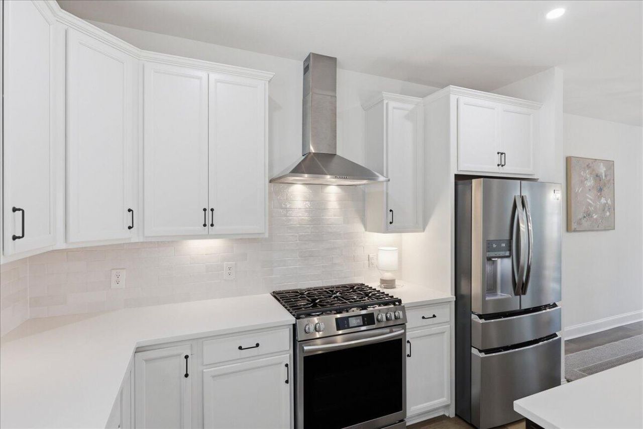 639 N Laurel Street Photo 22