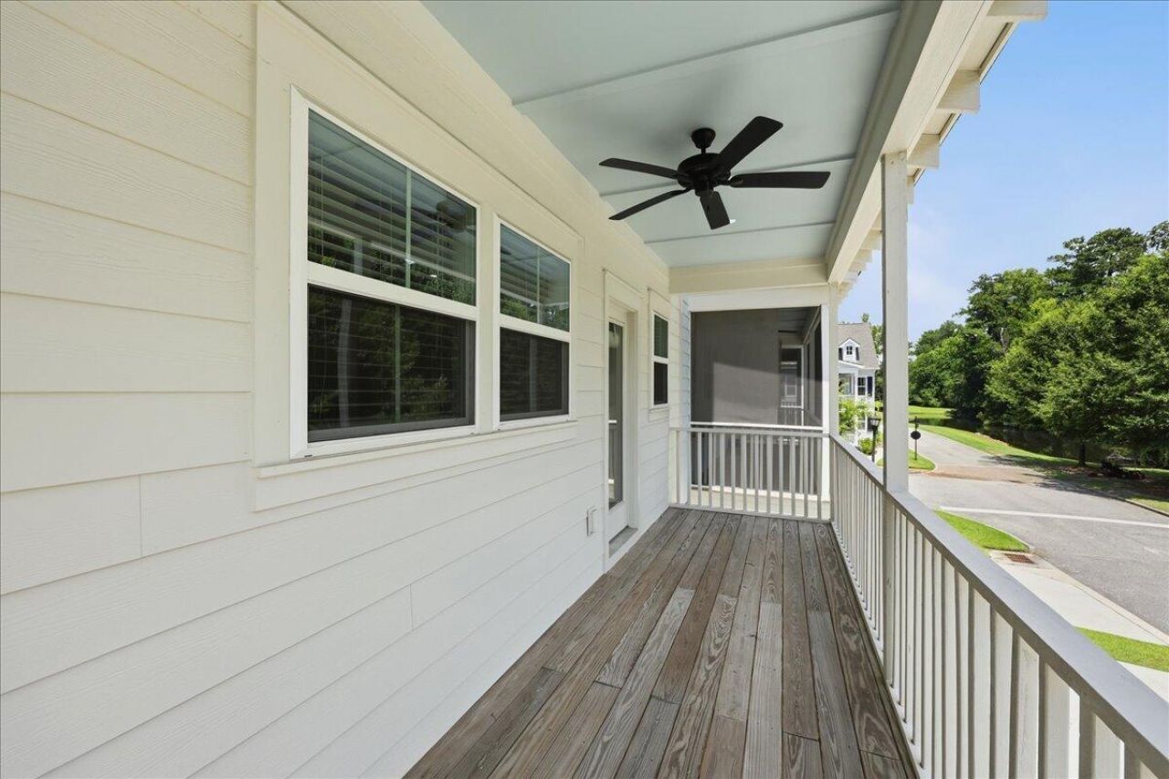 639 N Laurel Street Photo 29
