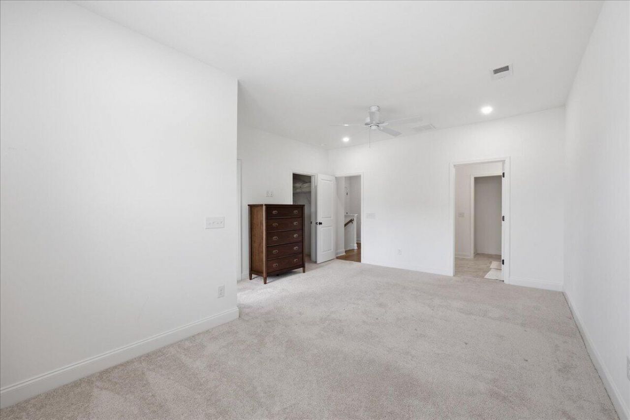 639 N Laurel Street Photo 33