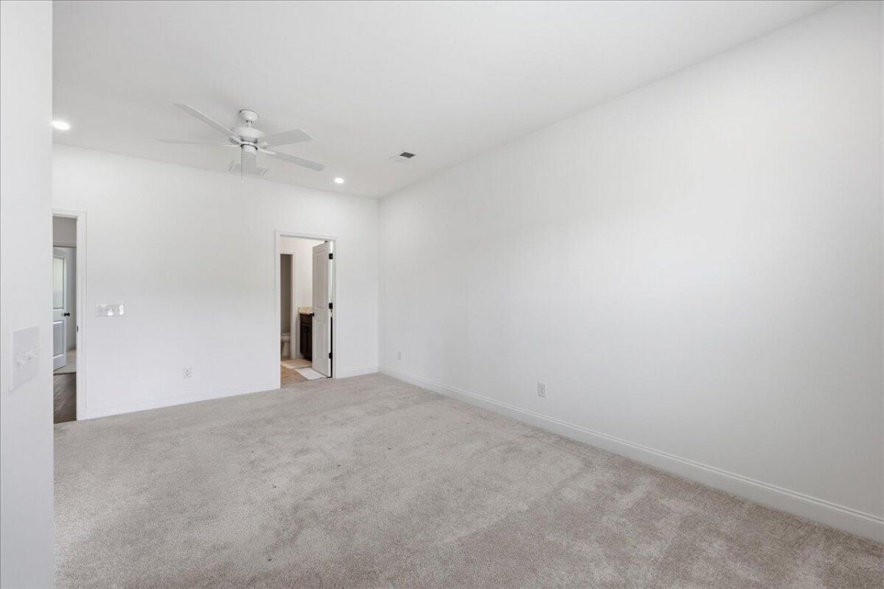 639 N Laurel Street Photo 34